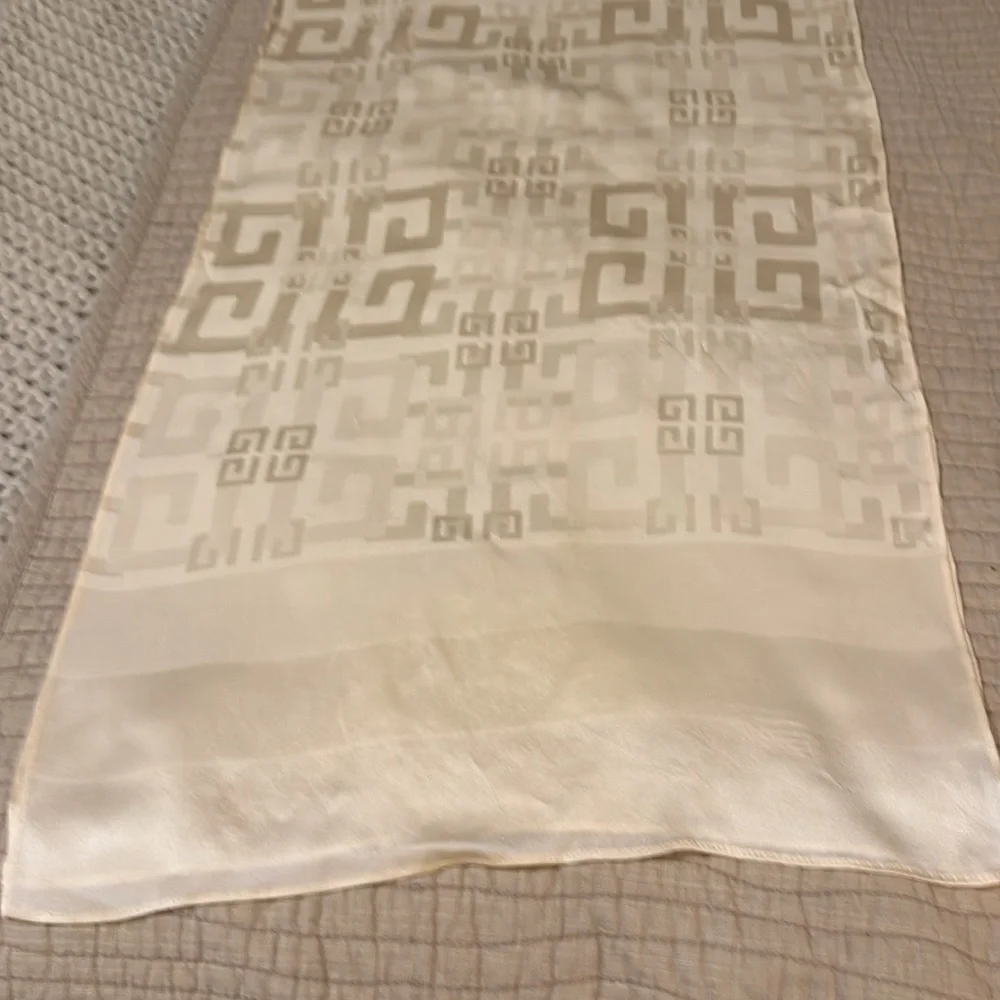 Givenchy vintage silk scarf with monogram - Picture 3 of 5